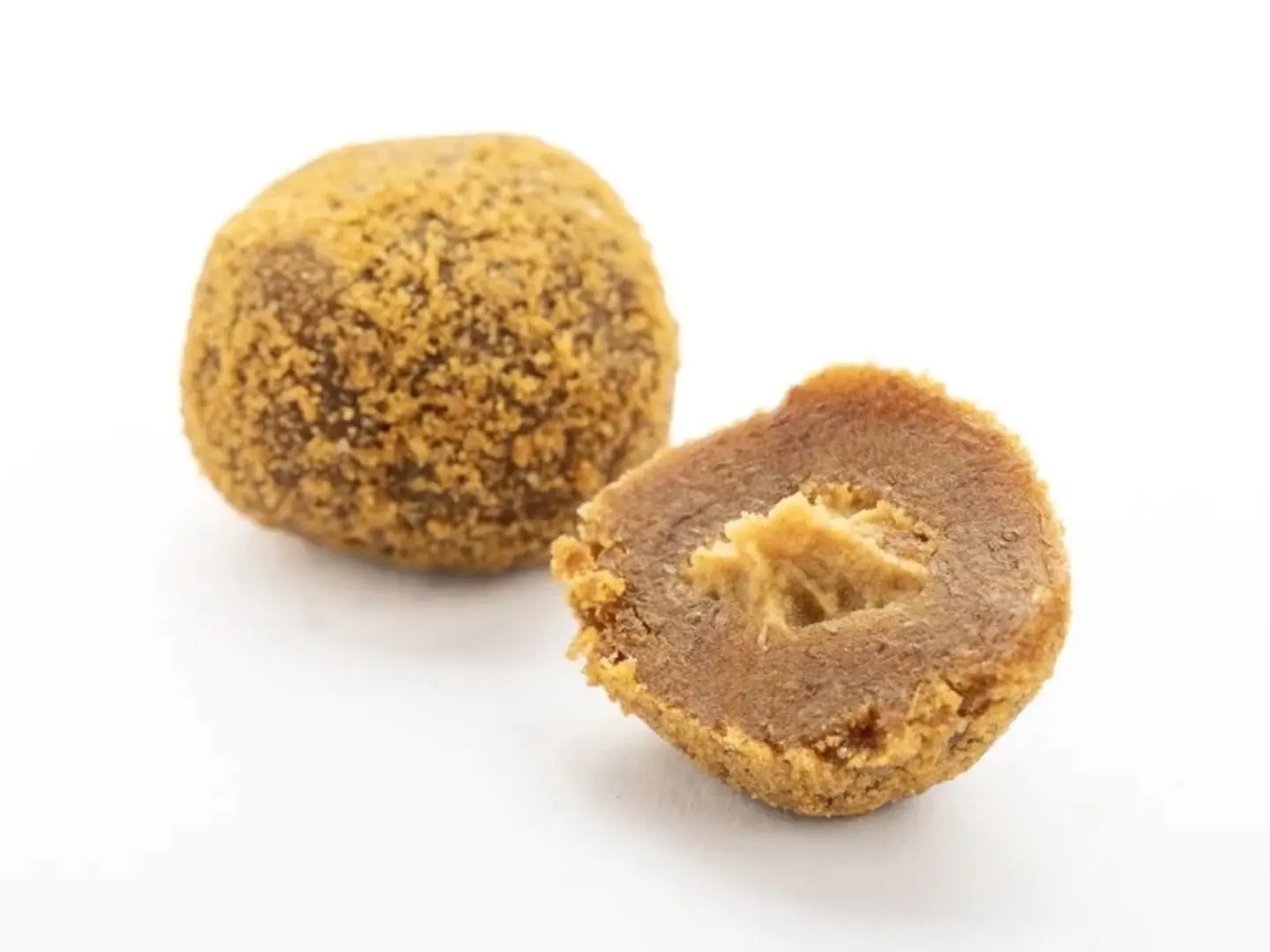 تمر سكري محشي كريمة الكندر مغطى لوتس ربع كيلو