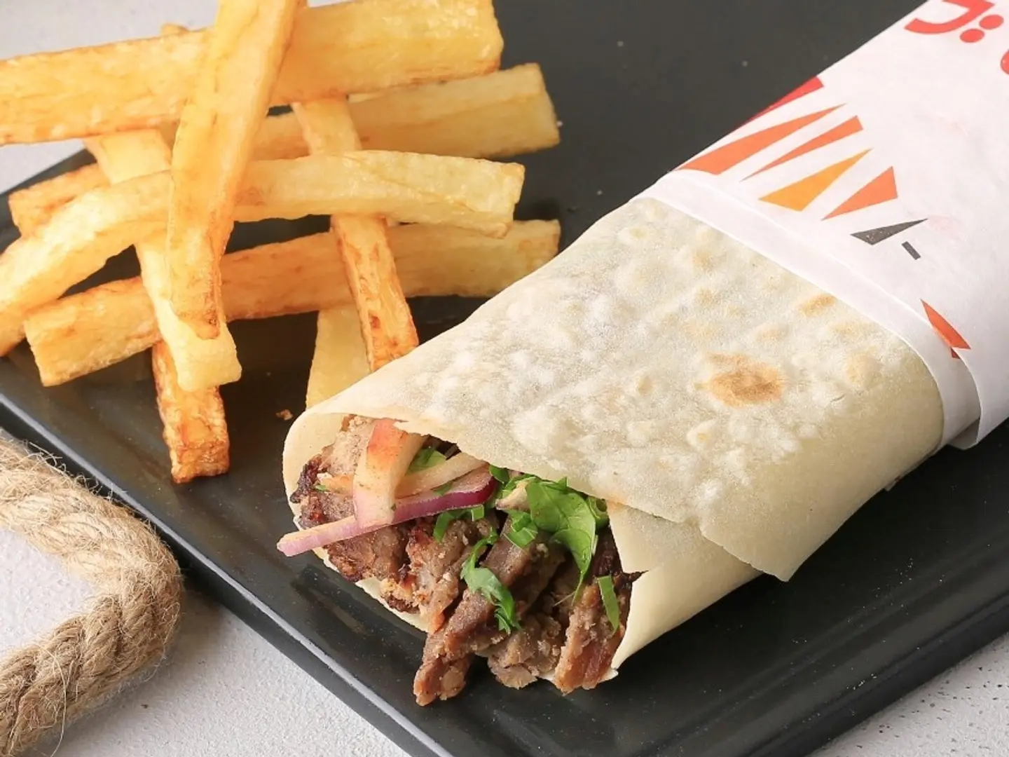 سندوش شاورما لحم صاروخ