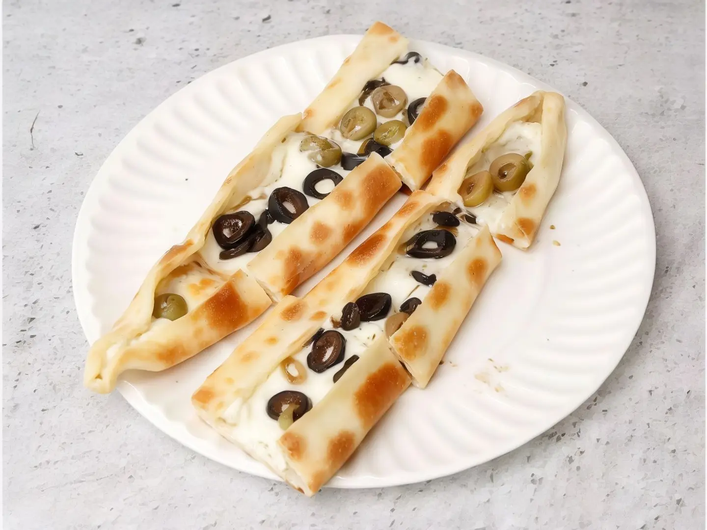 جبن زيتون - وسط