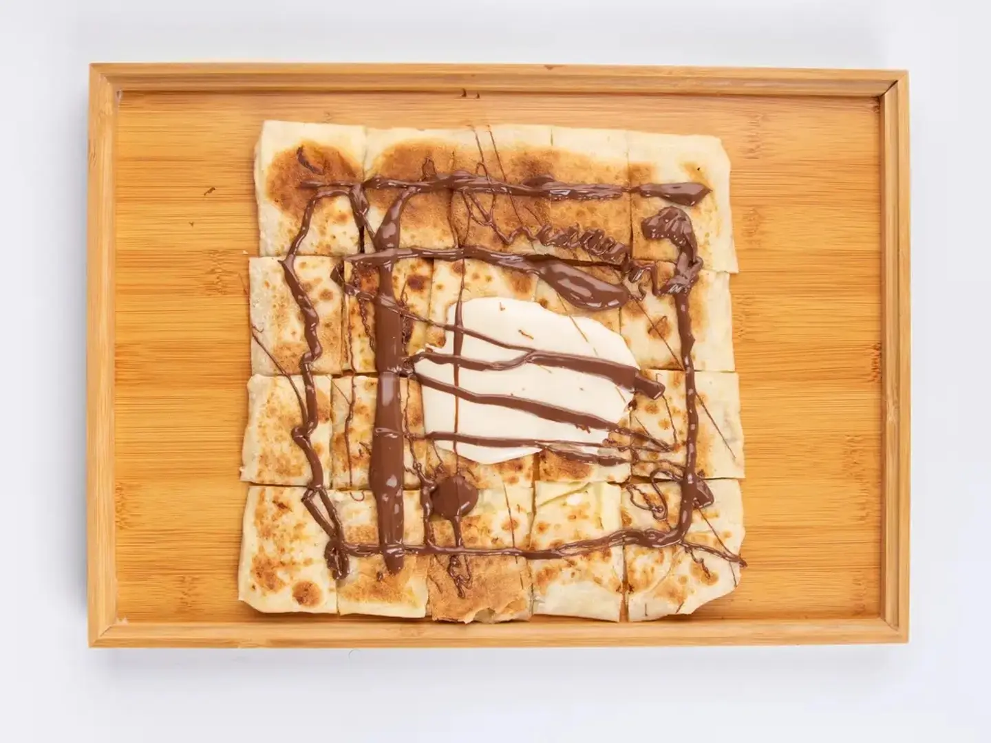 مطبق نوتيلا مع قشطة