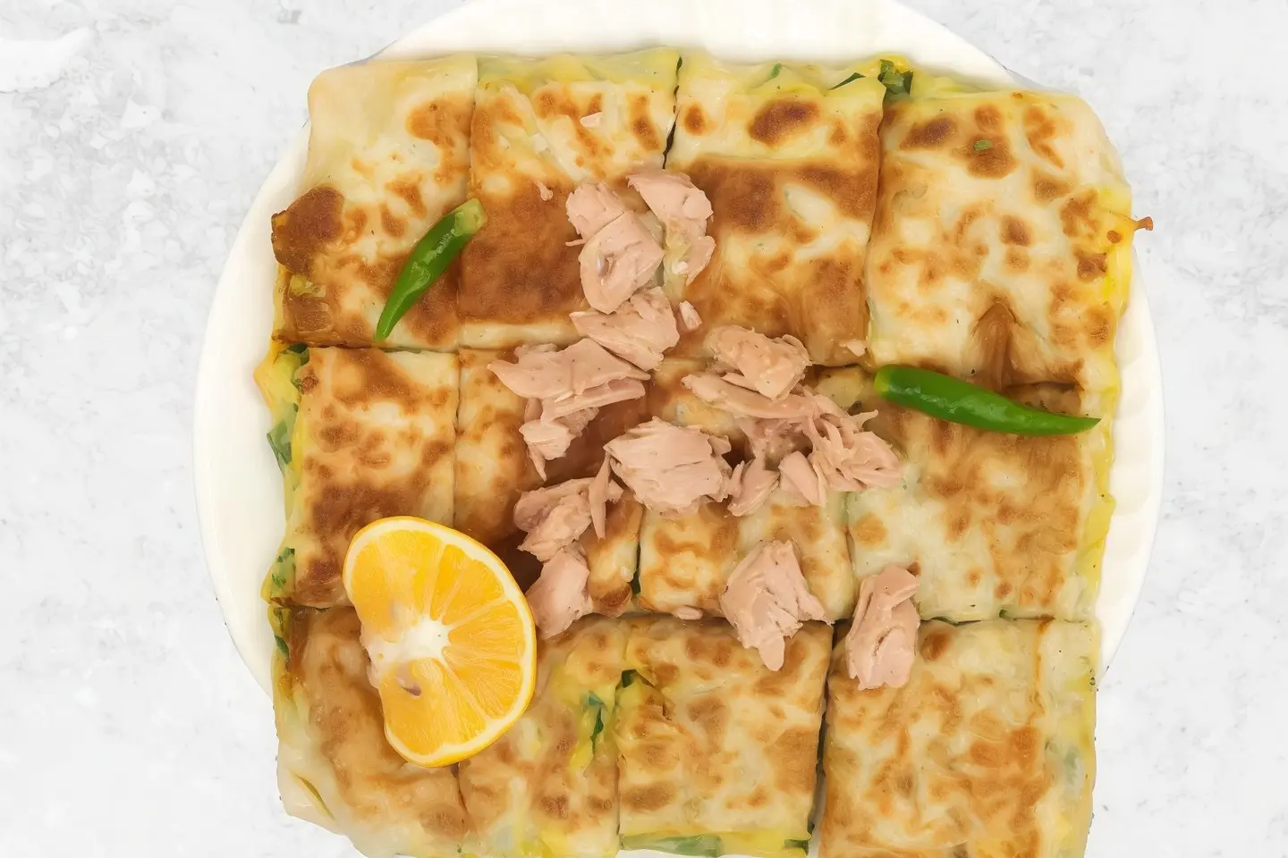 مطبق تونة مع الجبن السائل