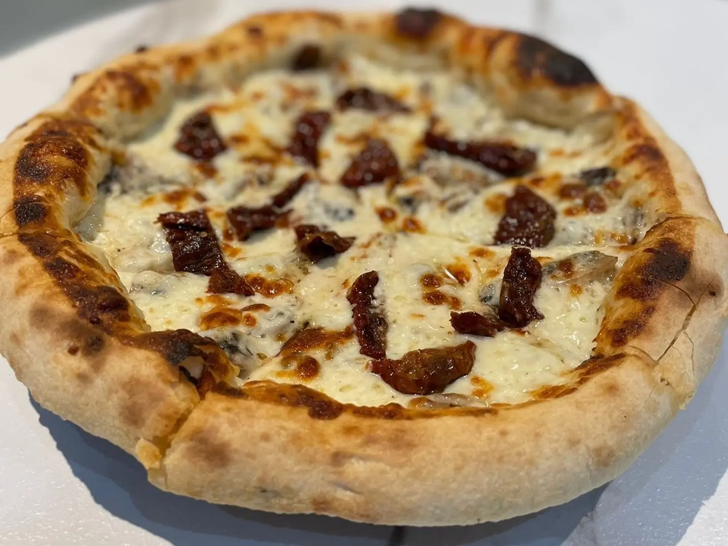 بيتزا الطماطم المجفف