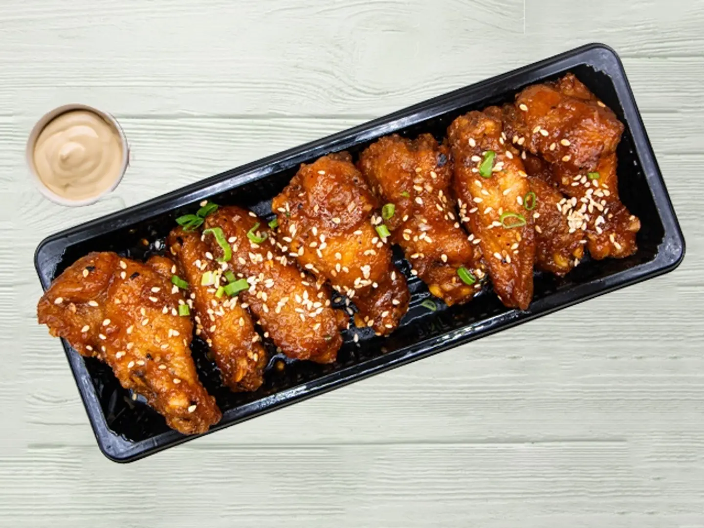 أجنحة دجاج كلاسيكية مزججة