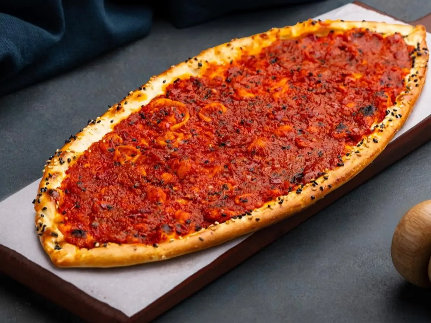 منقوشة محمرة