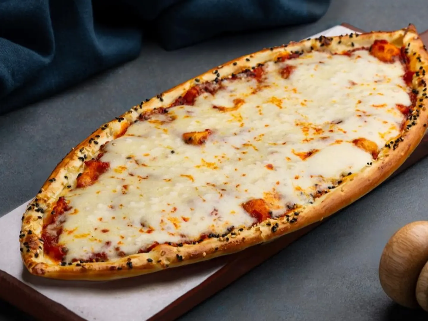 محمرة مع جبنة