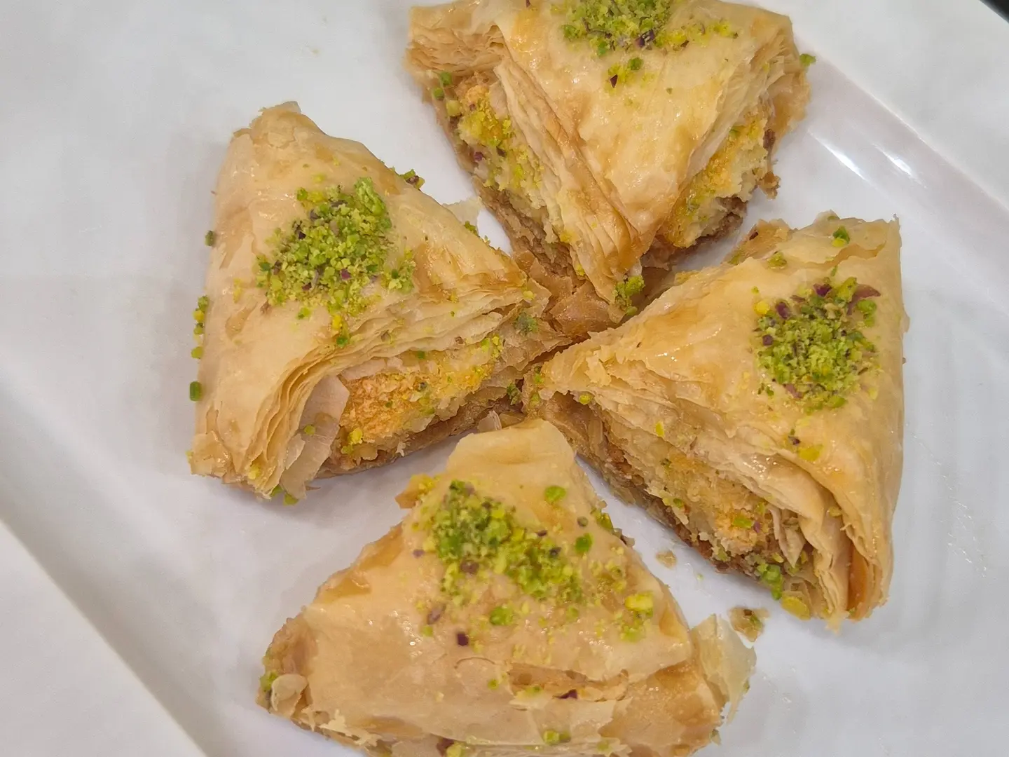 بقلاوة وربات بالقشطة كيلو