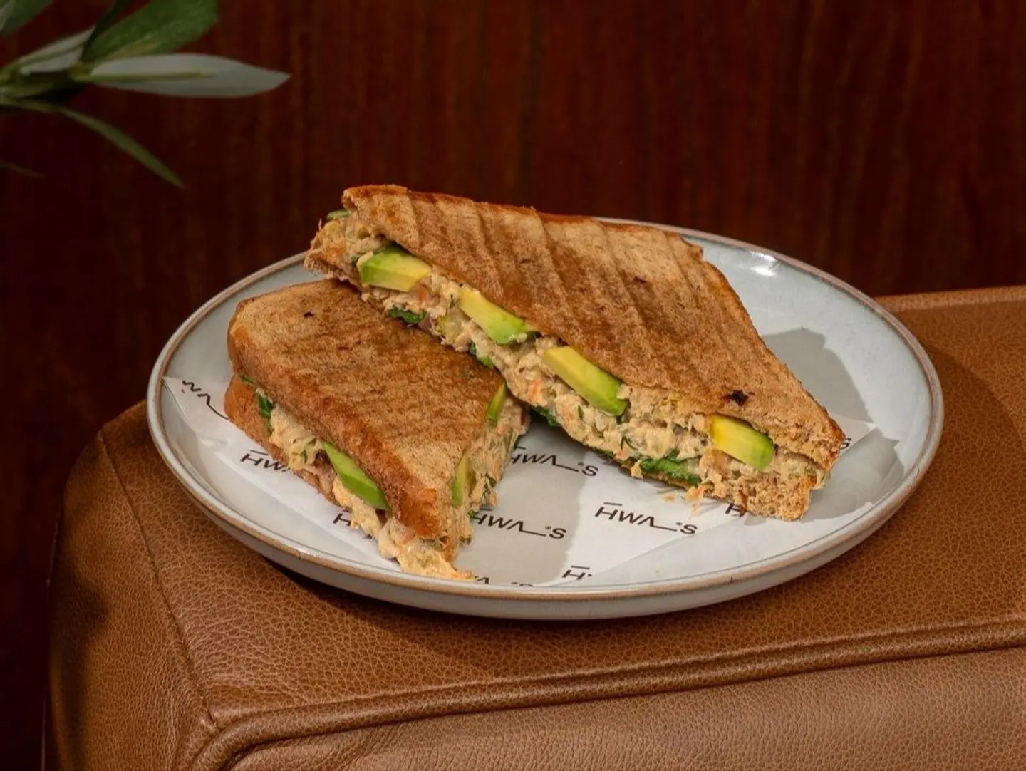 ساندوتش تونة