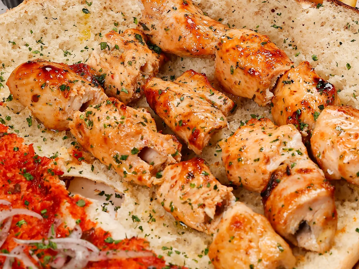 صحن شيش طاووق