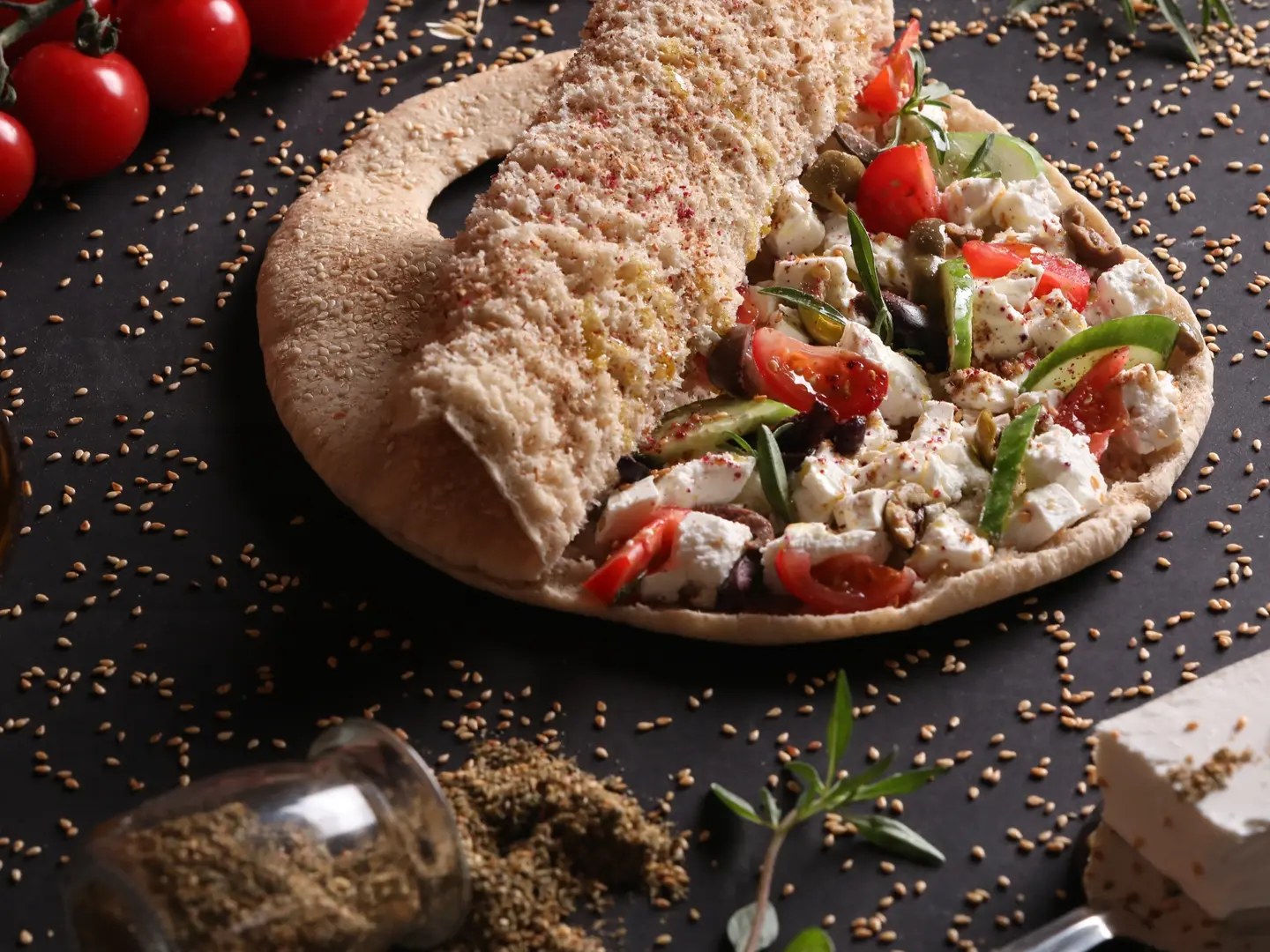 جبنه كعكه فيتا ومعجون الزيتون