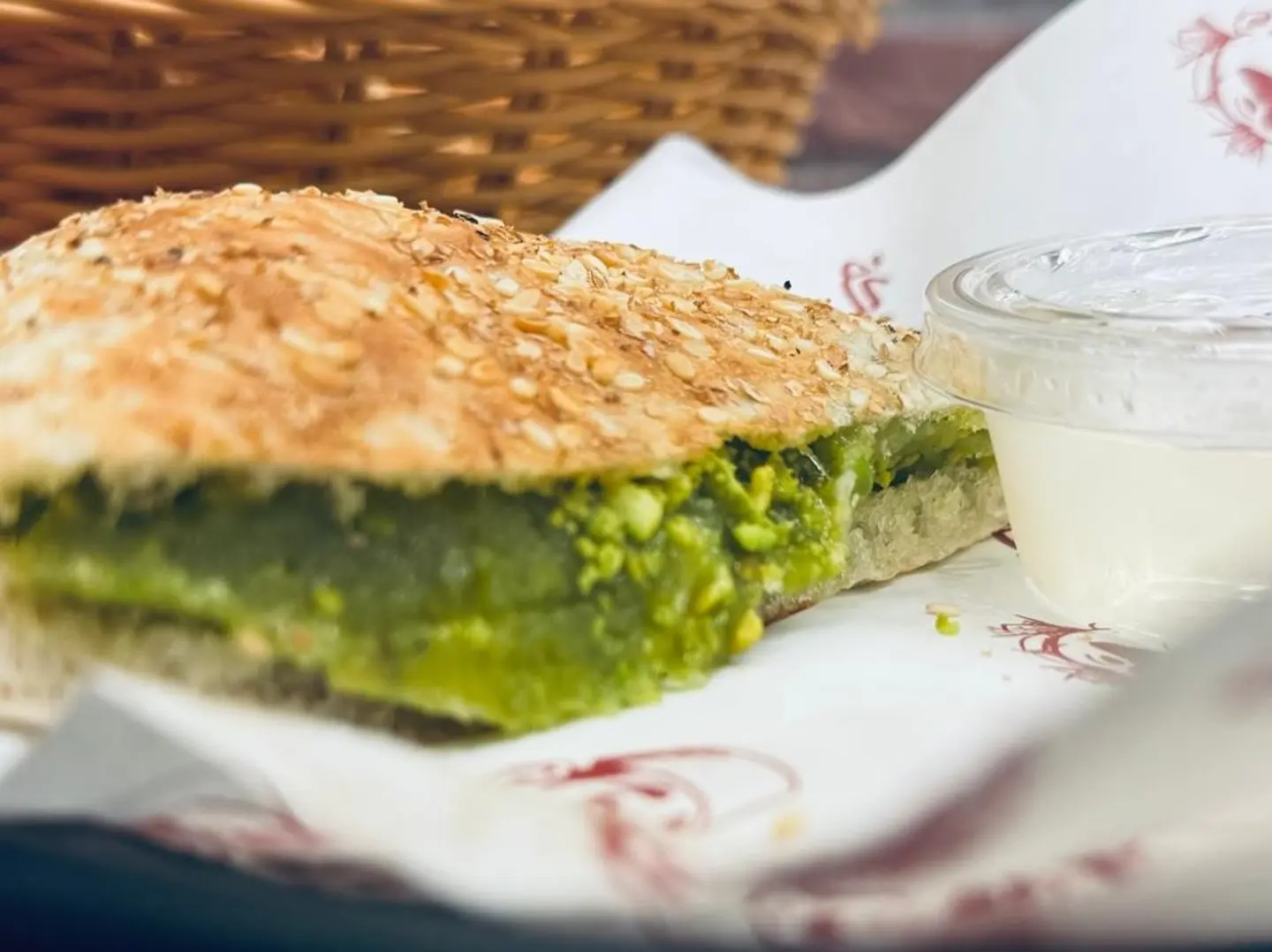 كعكة عجينة الفستق بالجبن