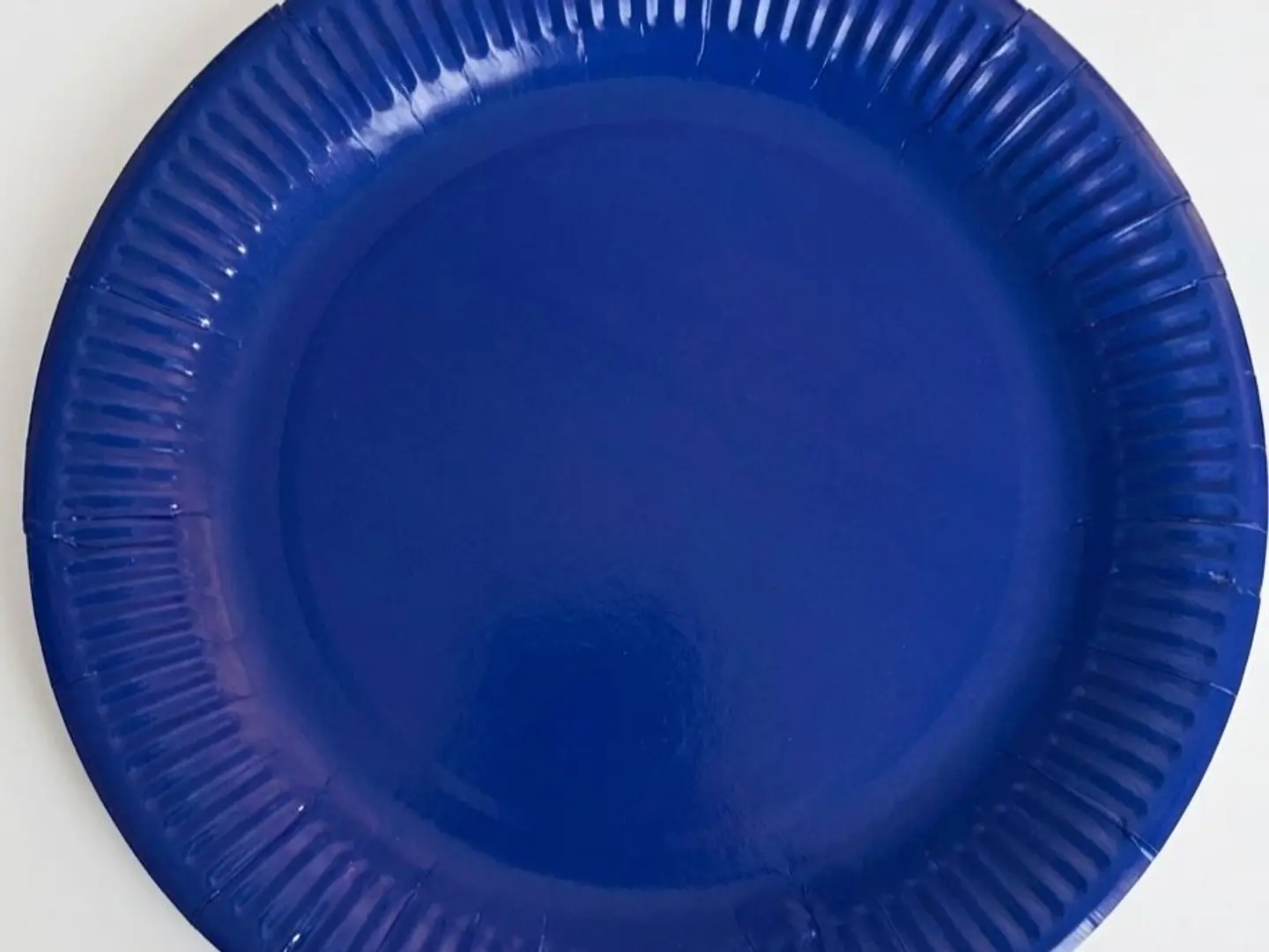 أطباق زرقاء داكنة