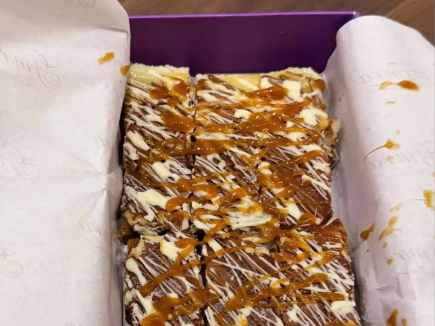 كيك قمراء 24 قطعه