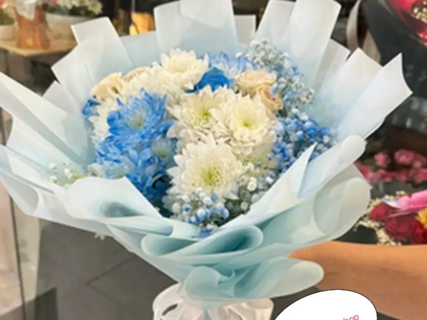 &12 Sky Blue With White Bouquet