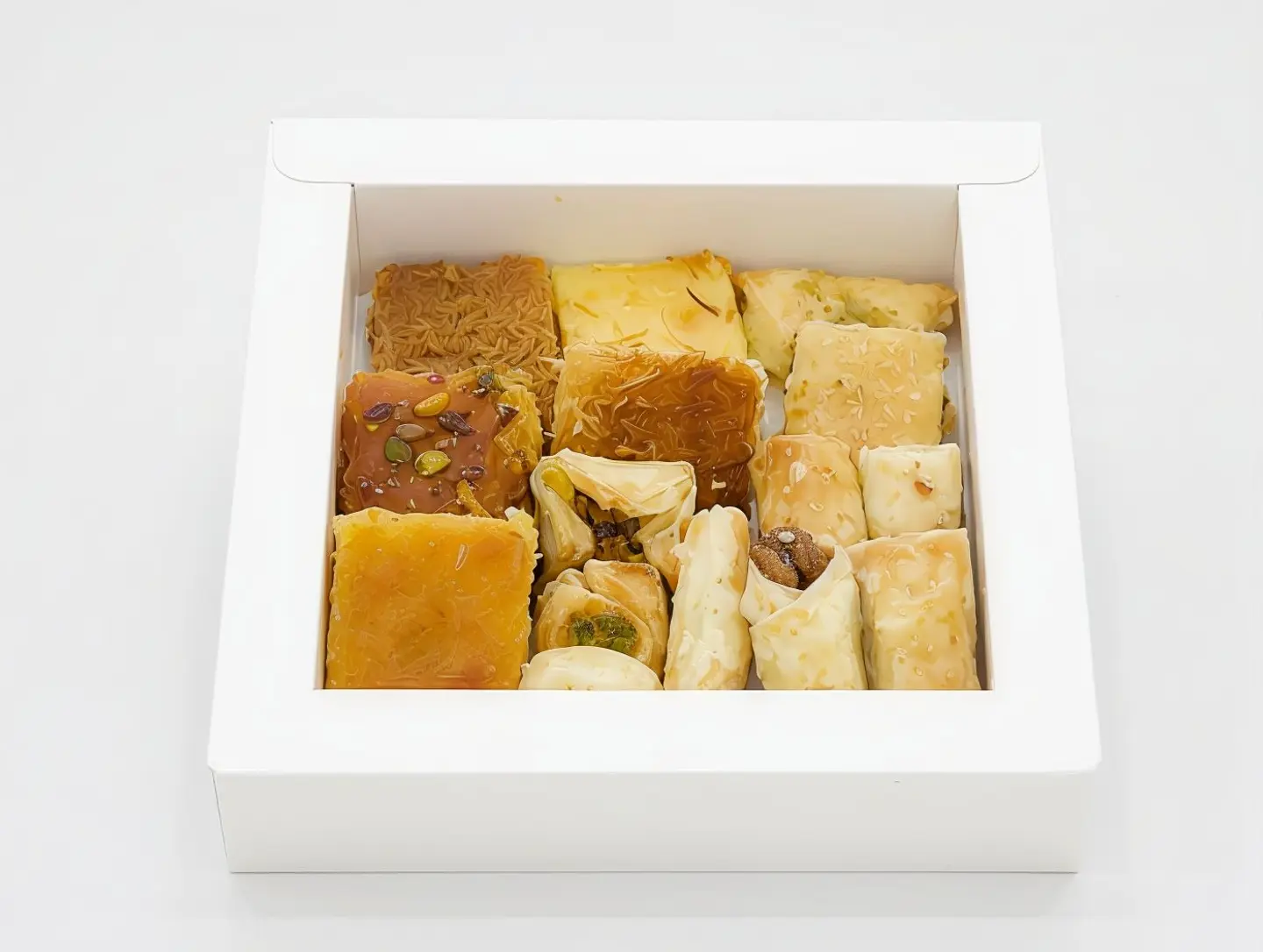 بوكس حلويات شرقية مشكل صغير