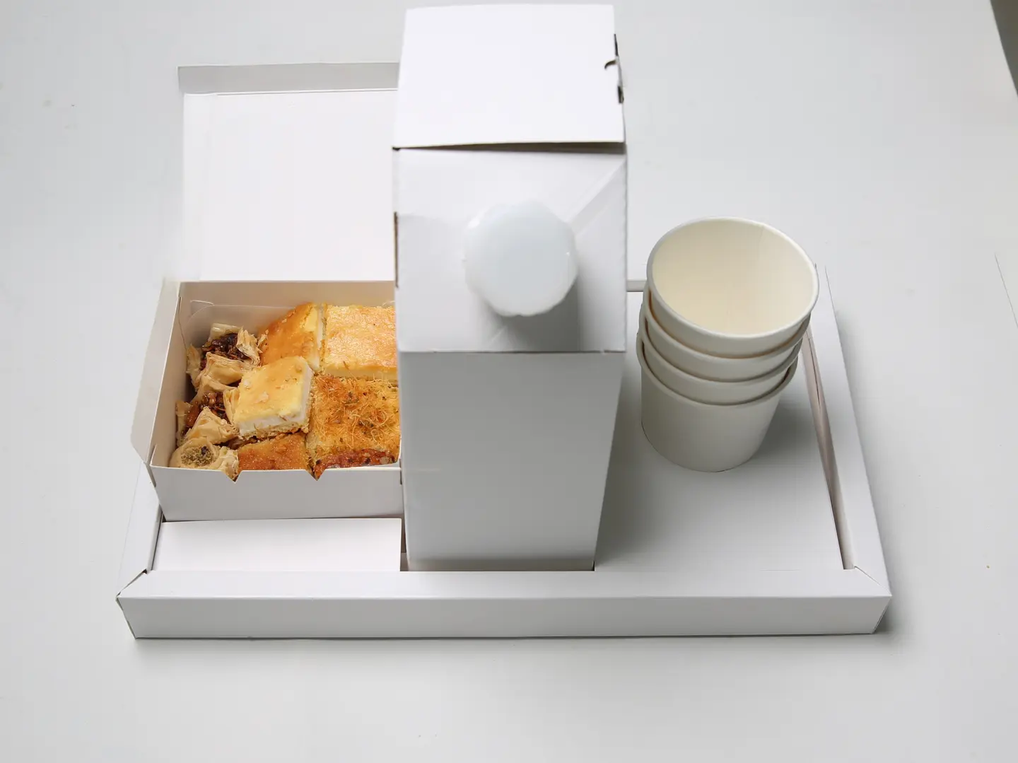 جيك قهوة اليوم ١ لتر مع أكواب وبوكس حلويات شرقي