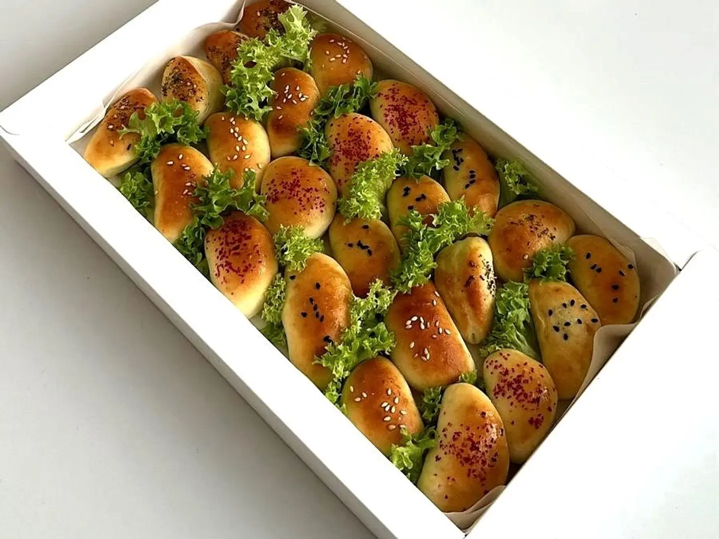 بوكس فطائر وسط عدد 24 حبة بحشوات مشكلة