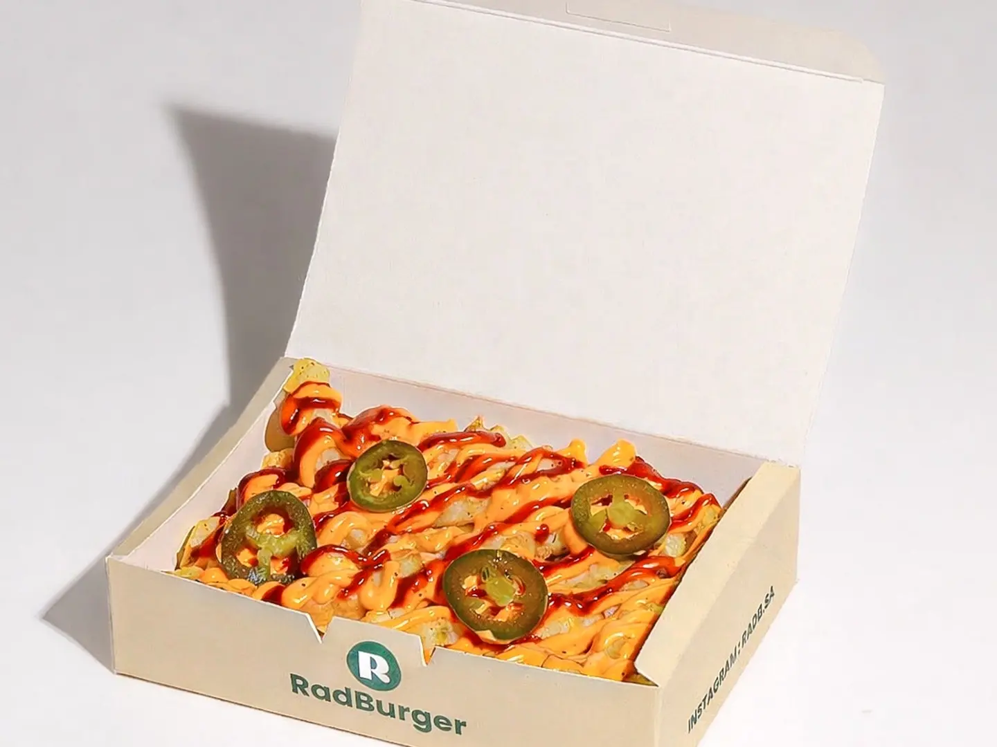 بطاطس شيدر مع الصوص الحارو الهلابينو