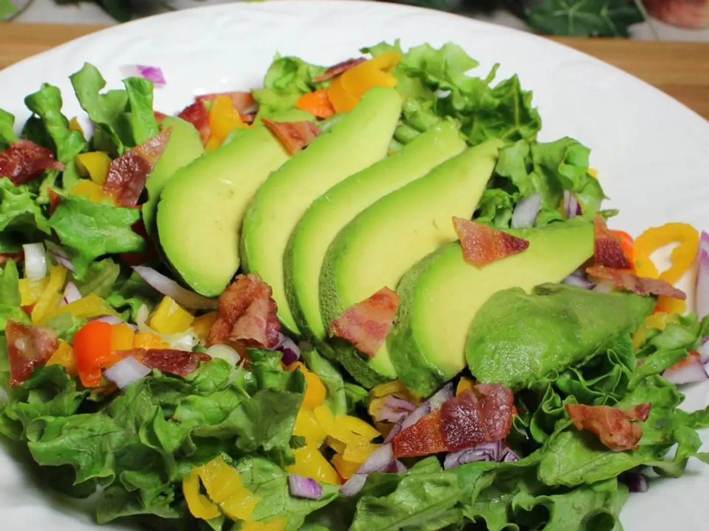 سلطة الأفوكادو الخضراء
