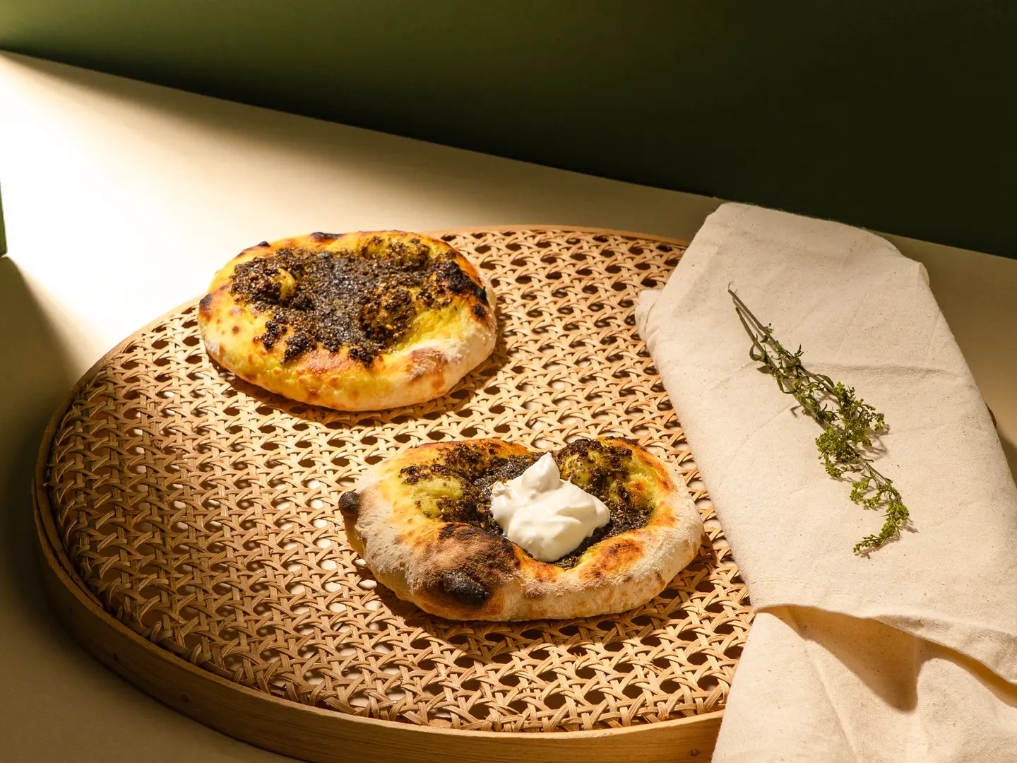 زعتر باللبنة