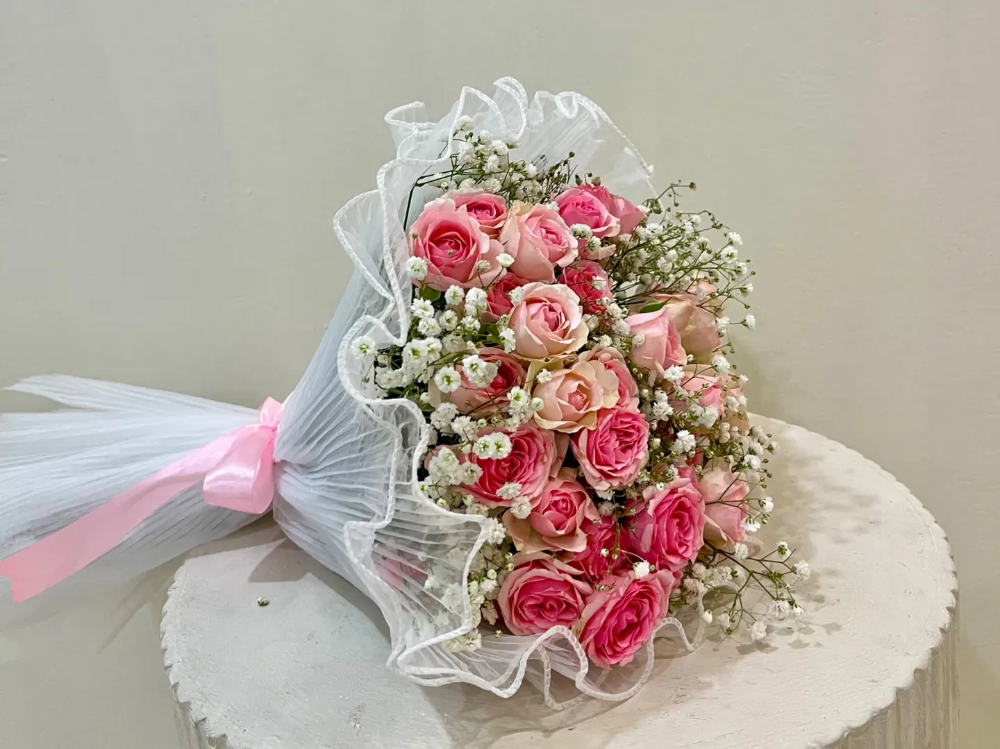 بيبي روز مع غلاف ابيض ناعم