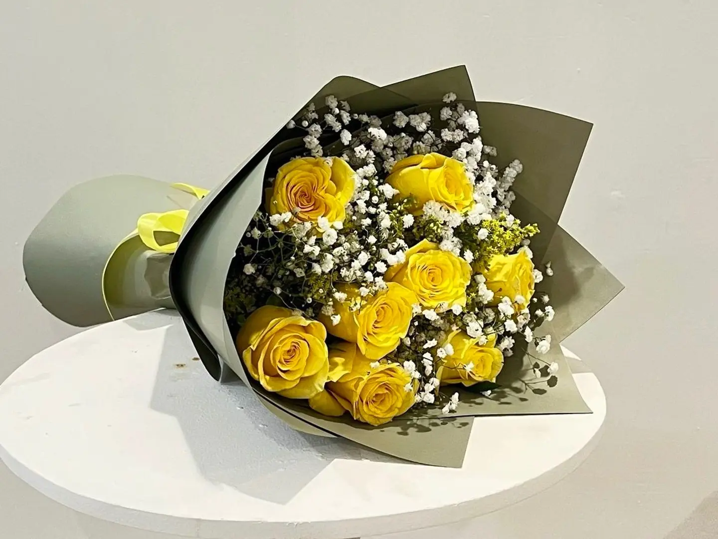 Yellow Bouquet 8 Pieces With Gypsumvilla