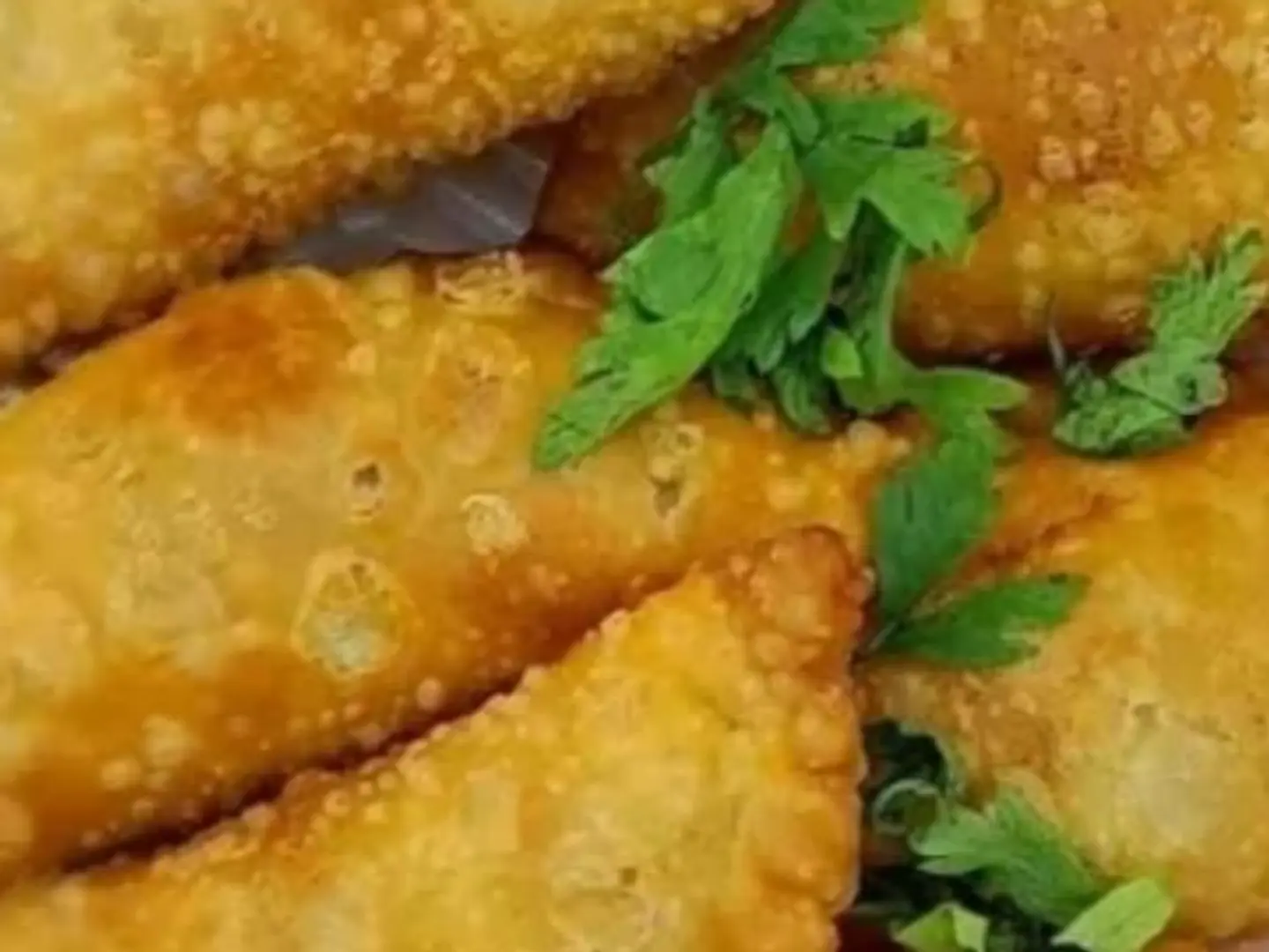 صحن سمبوسة بف جبن سائل مقلي ١٠ حبة