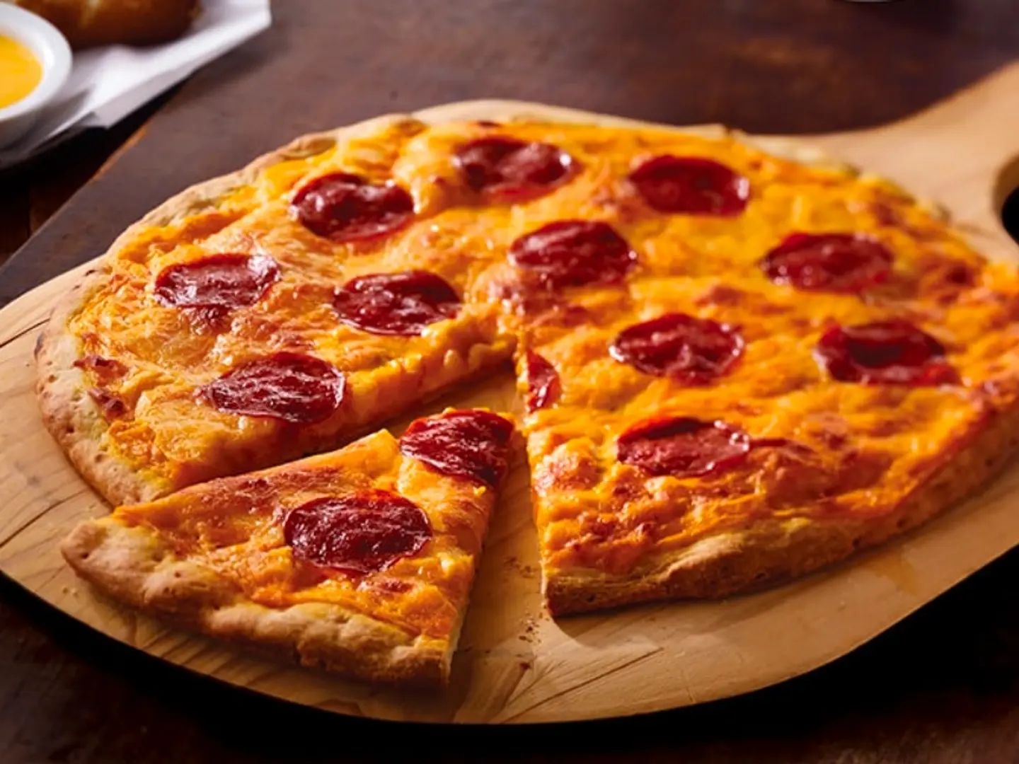 بيتزا ببروني كبير