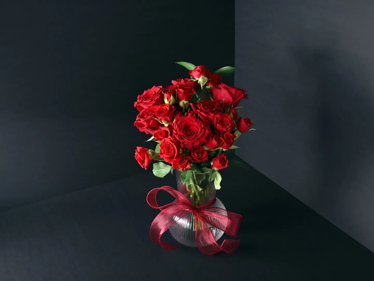 فازة ورد احمر