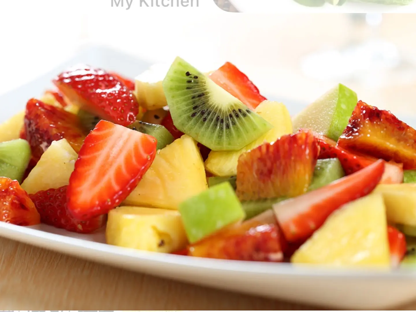 سلطة فواكه وسط