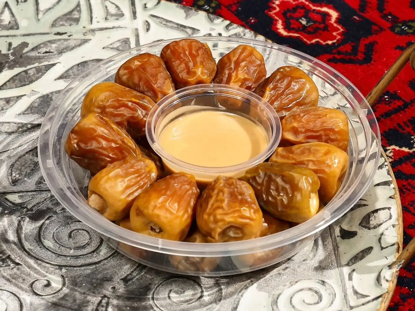 Sukari Dates With Tahini
