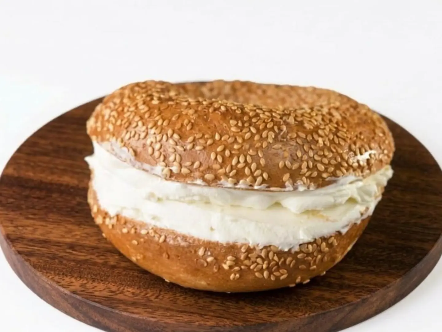 خبز البيجل بالجبنة الكريمية