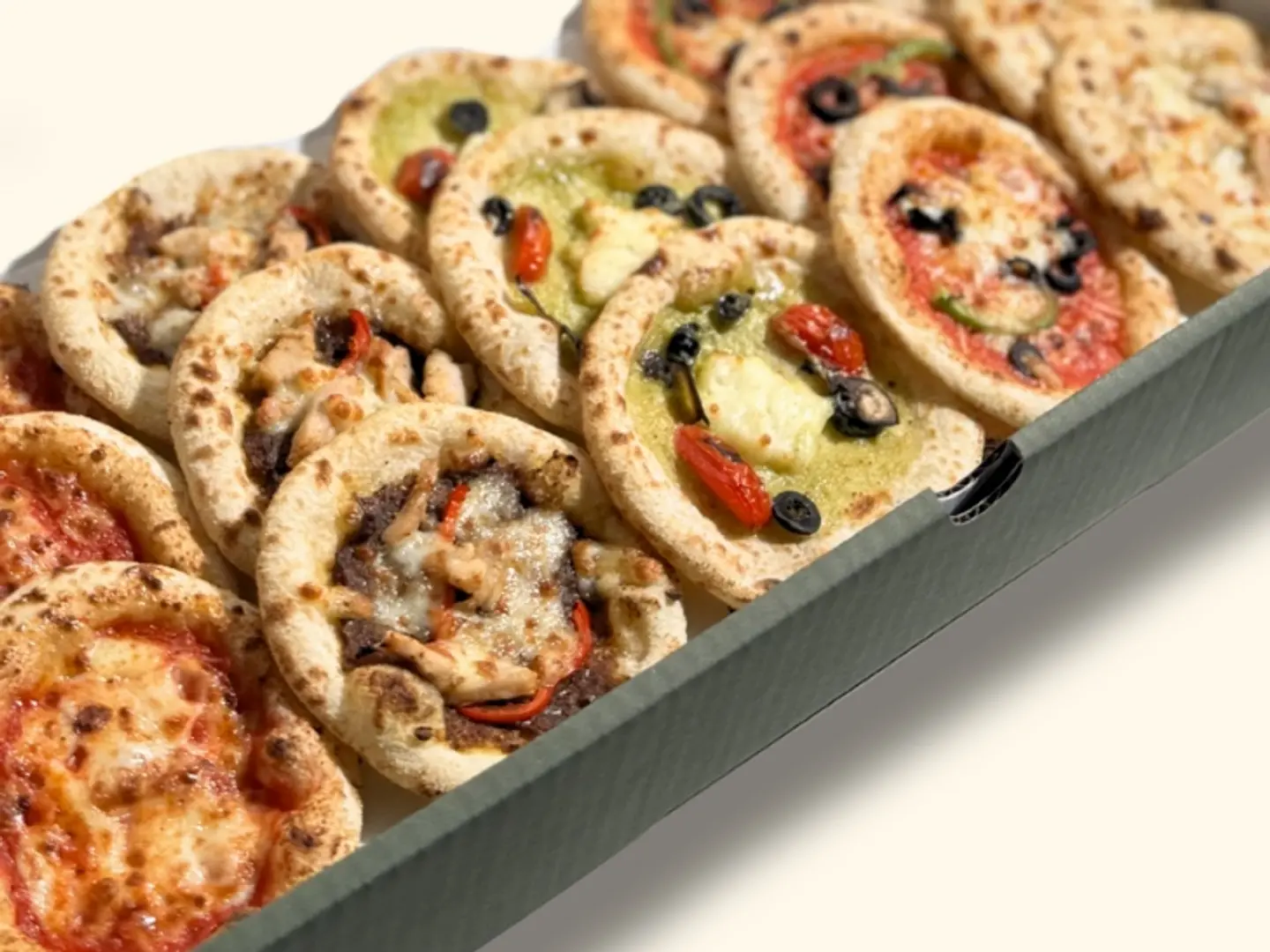 ميني بيتزا بالخميرة الطبيعية