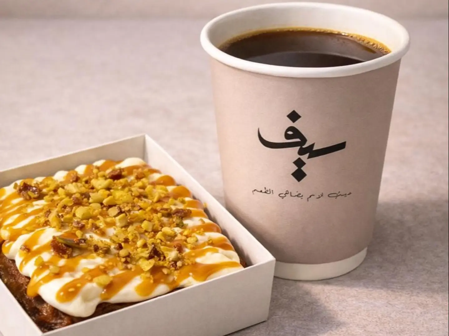 قهوة اليوم كورما مع كيكة التمر