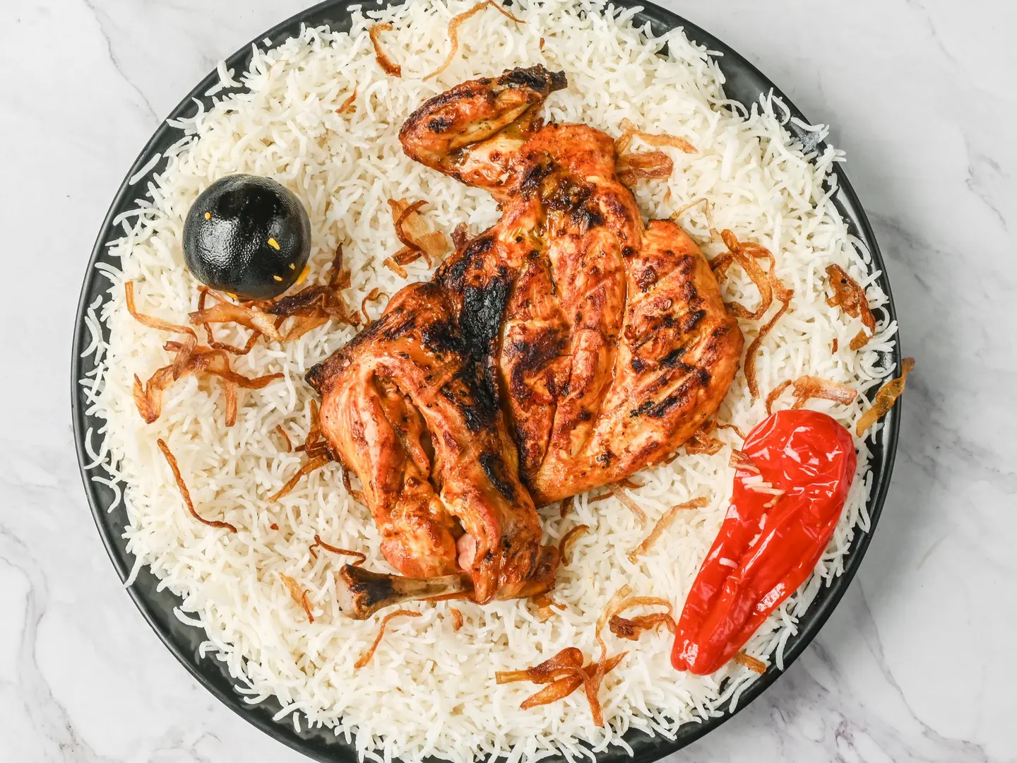 نصف دجاج فحم مع ارز (سعودي او مندي او بشاور)