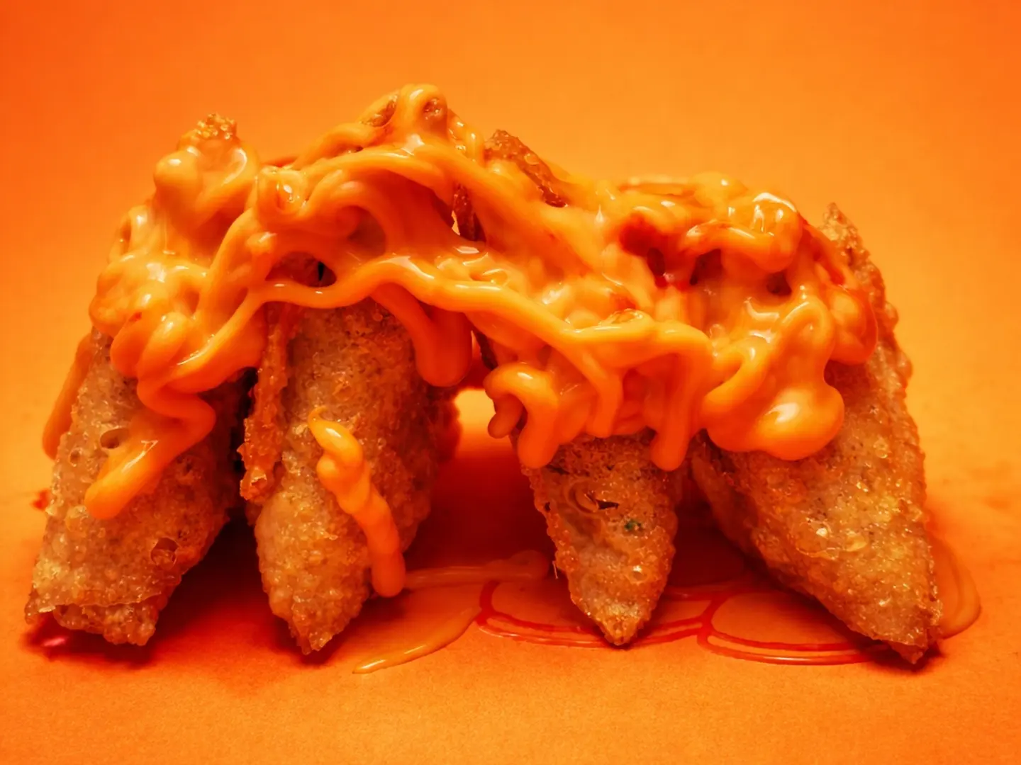 سمبوسة بصلصة الجبن