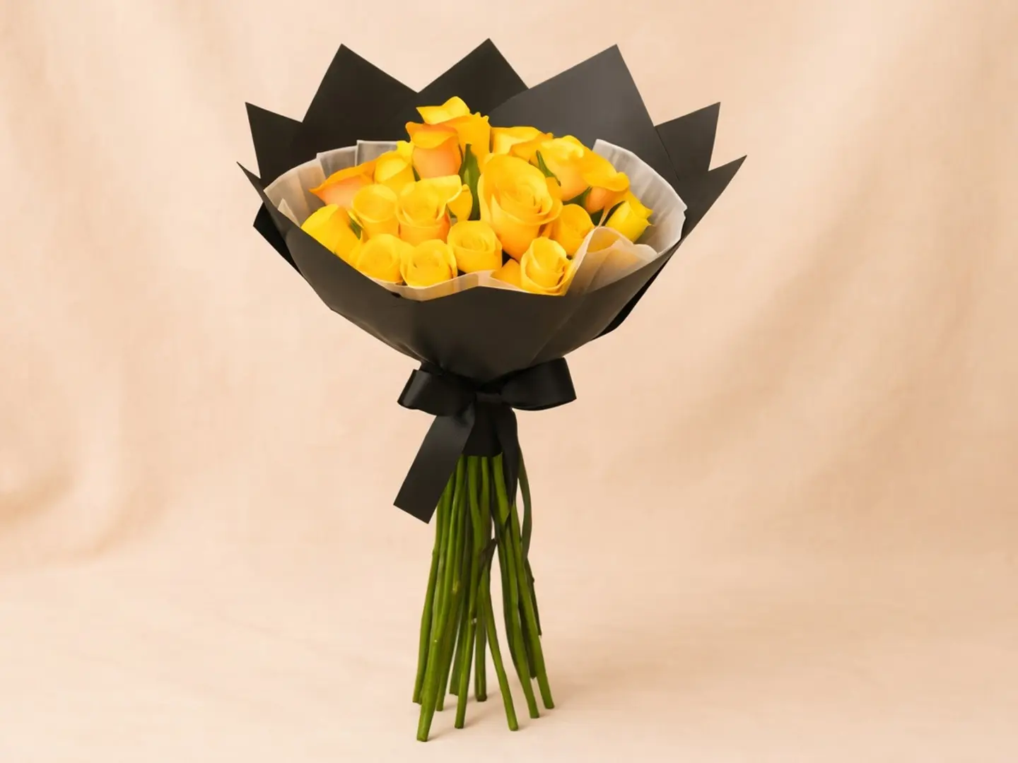 مزيج الزهور الصفراء والبرتقالية