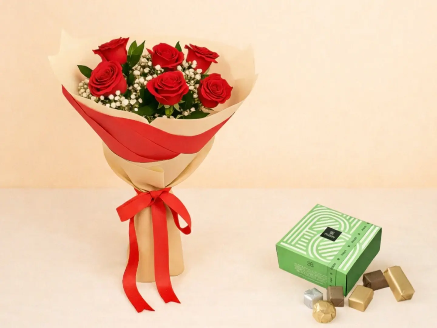 باقة زهور حمراء من مجموعة جمال الحب مع علبة شوكولاتة باتشي