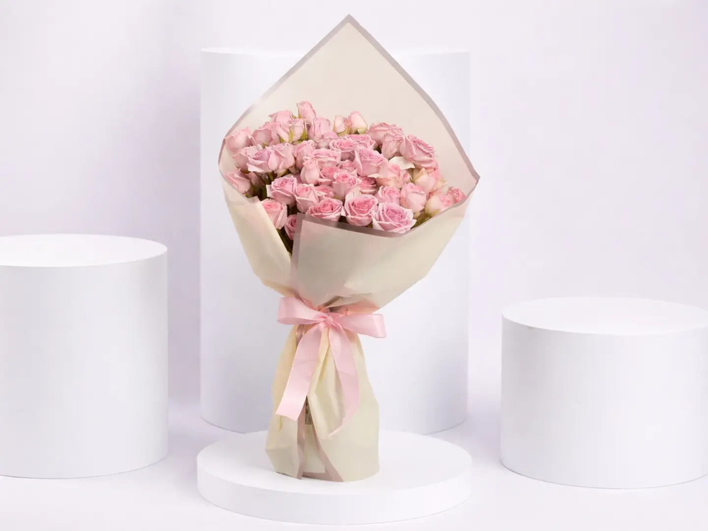 باقة ورد أنيقة وجميلة