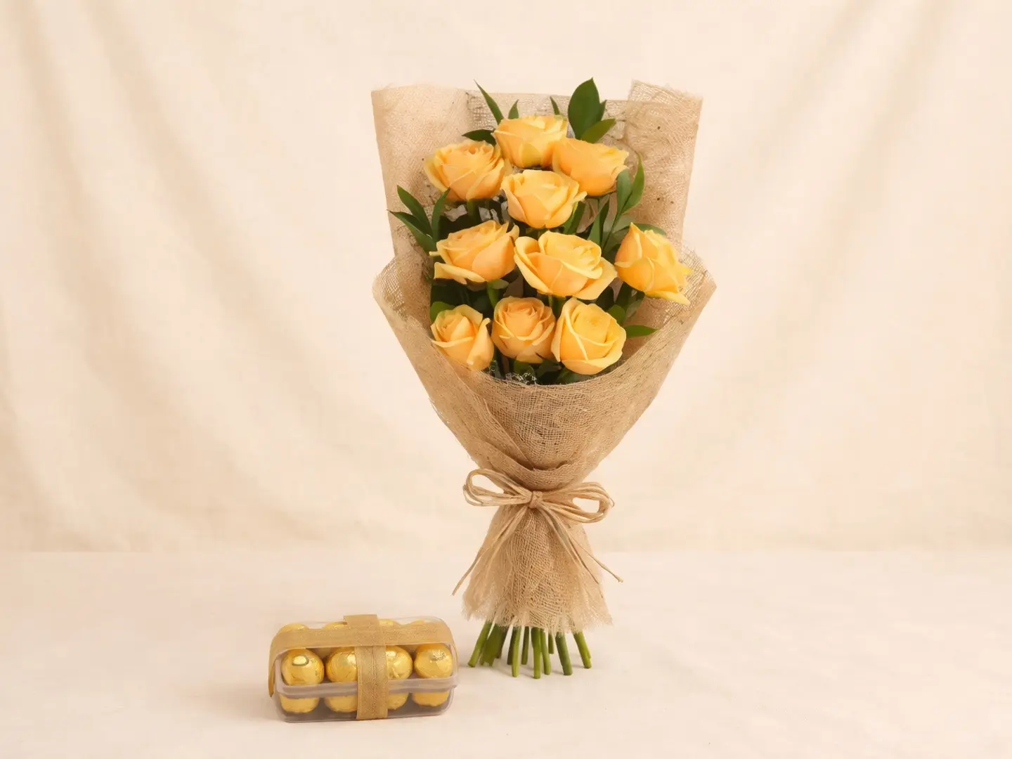 10 Peach Rose Flower Bouquet With Ferrero Rocher Chocolate Box
