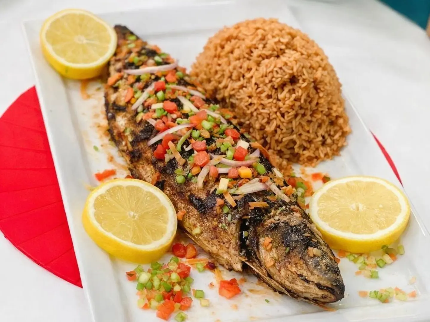 وجبة سمك بوري مشوي بالرده