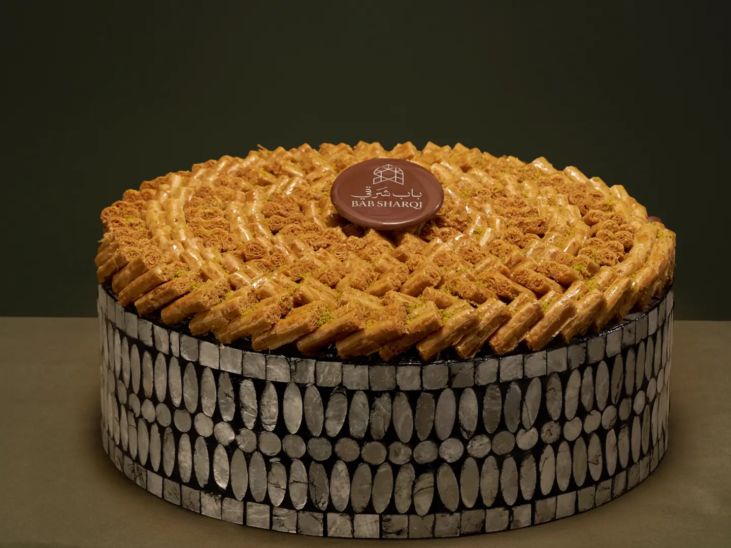 صينية أصابع البقلاوة بالكاجو كبير - اسود