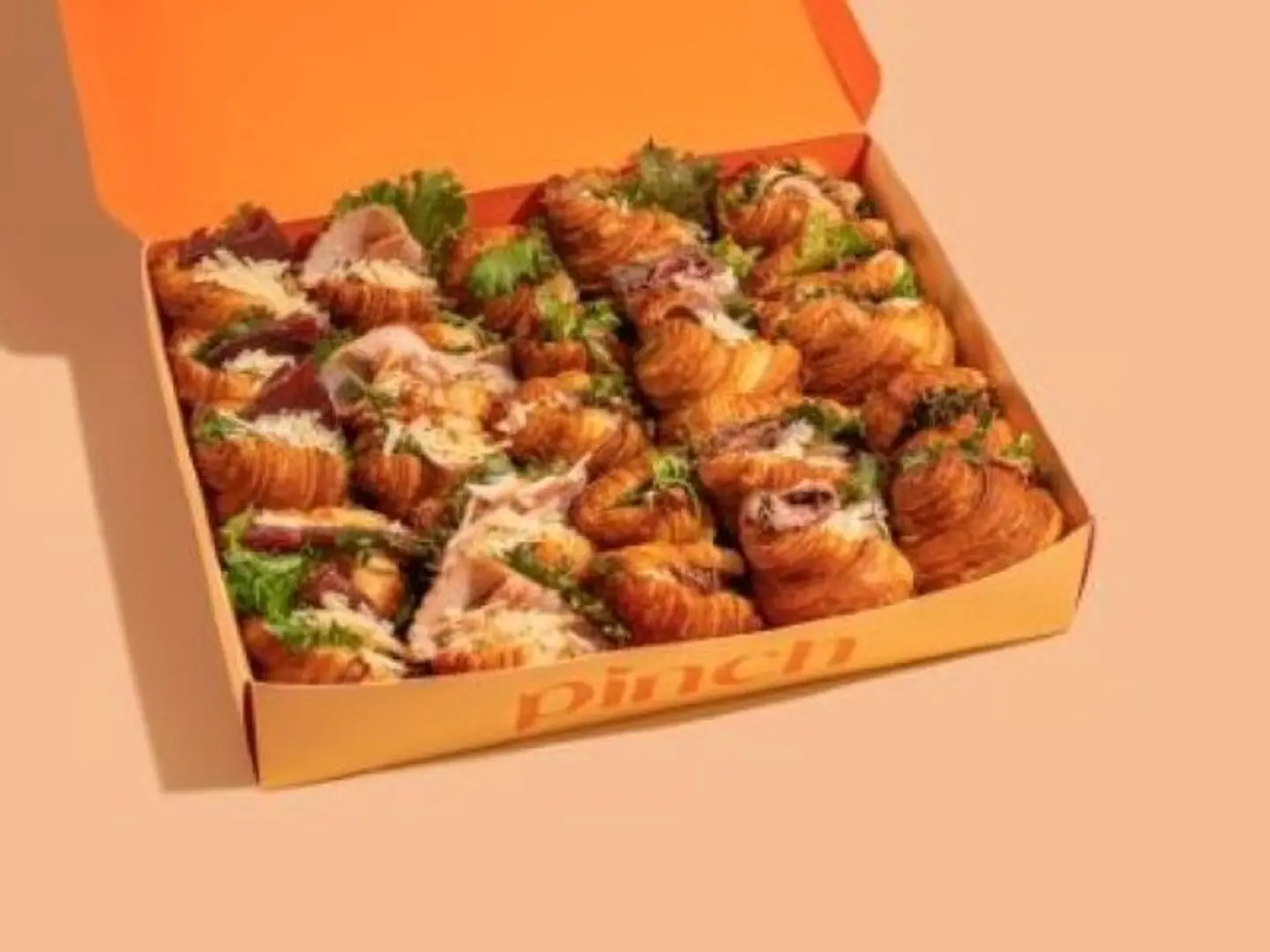 بوكس ميني ساندوتش بالكرواسون