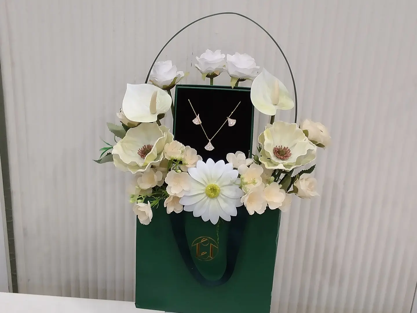Gift Box, Zilkon Necklace 14