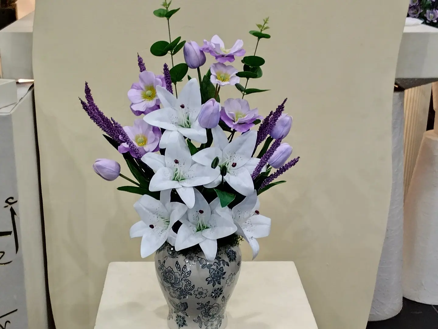 Artificial Flower Vase 3