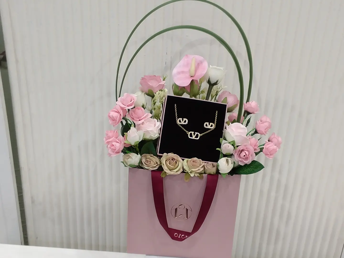 Zilkon 8 Necklace Gift Box