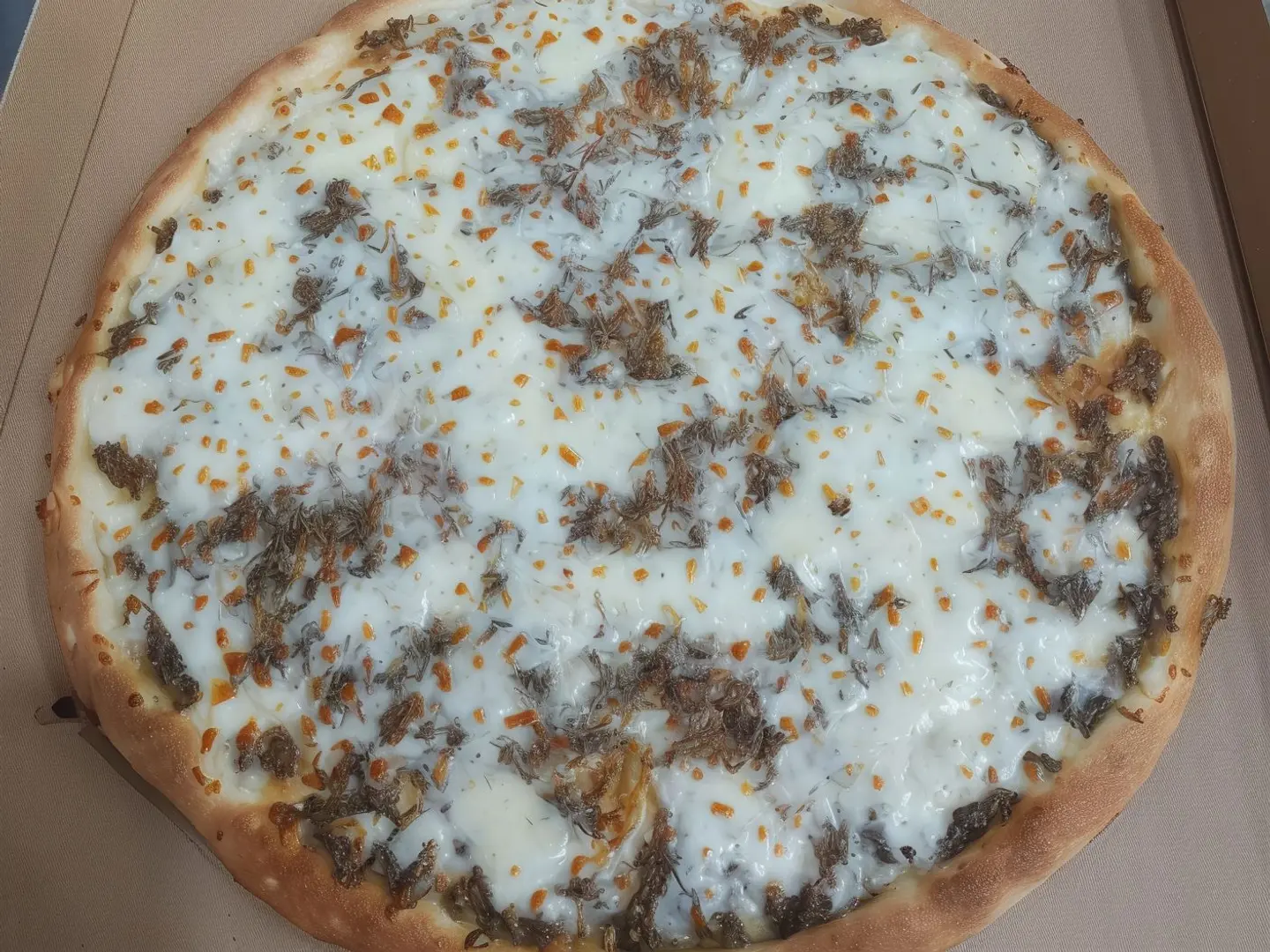 بيتزا جبن مع زعتر