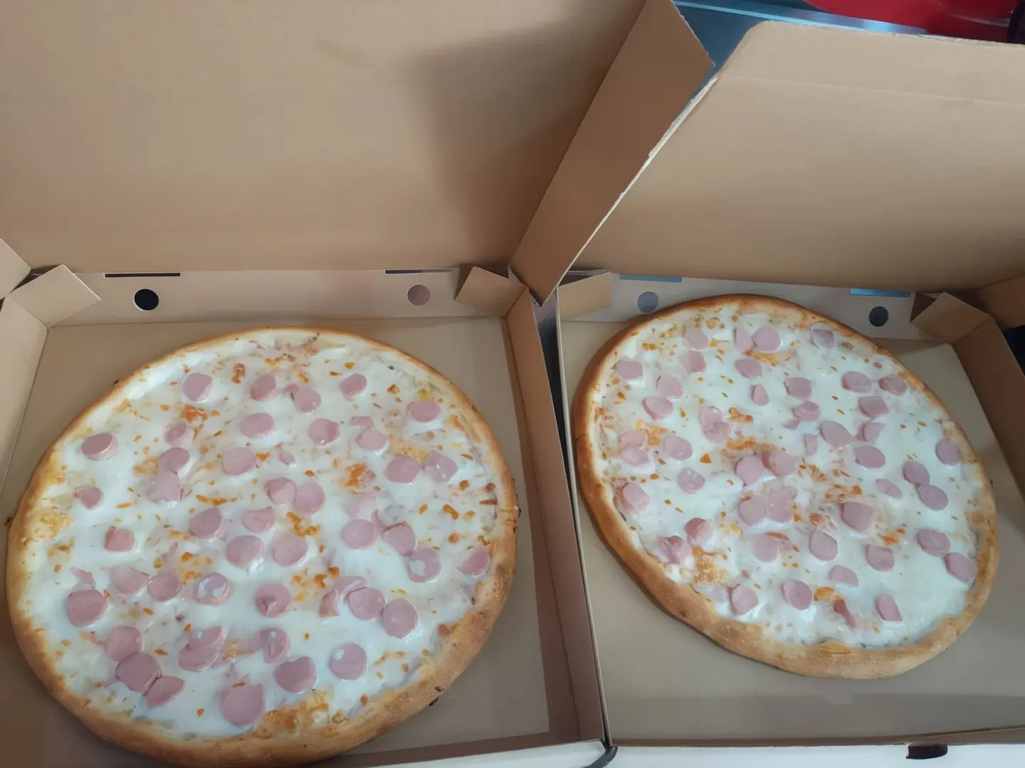 بيتزا نقانق سادة