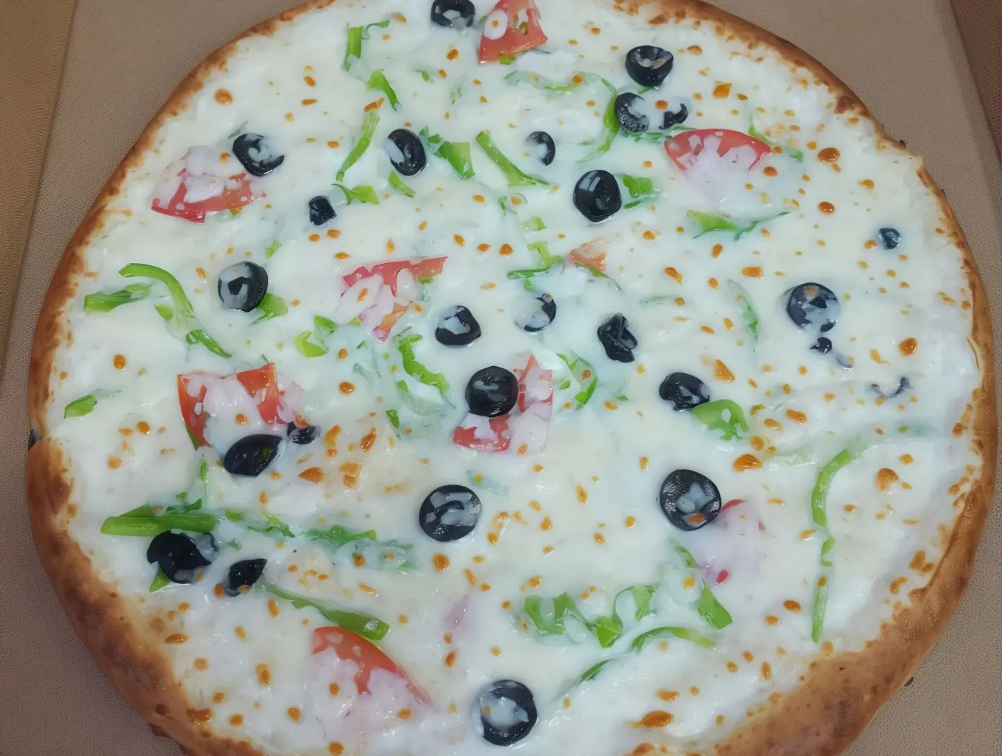 بيتزا خضار مع جبن سائل