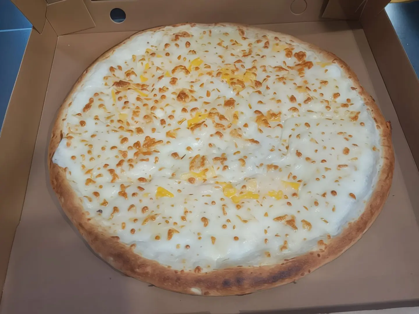 بيتزا اجبان مشكلة