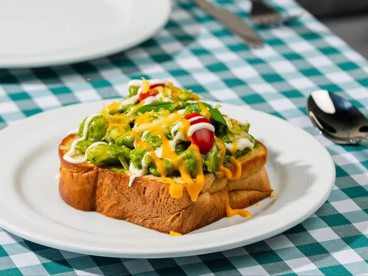 Pesto Chicken With Brioche Bread
